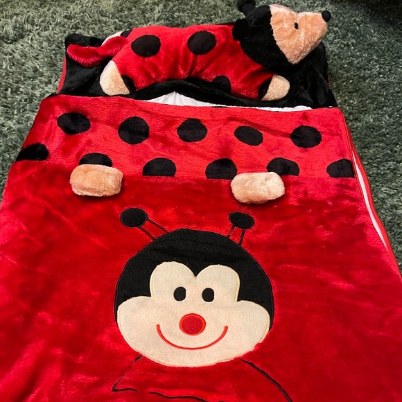 Kids Lady bug plush sleeping bag - Picture 4 of 15